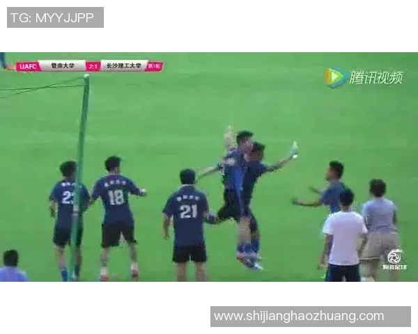 烈日战队迎战梅赫伦球队激情对决展现足球魅力与团队精神